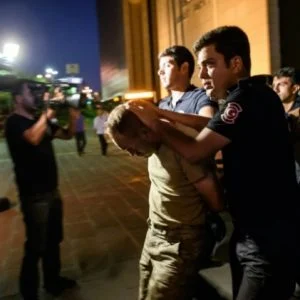 تركيا تنفي ادعاءات تعذيب الانقلابيين المعتقلين