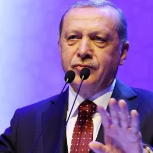 أردوغان: ميركل تقوم بممارسات نازية