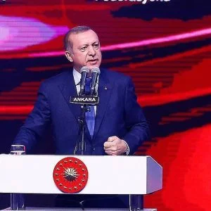 أردوغان يعوّل على الشباب في استفتاء 16 أبريل المقبل