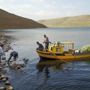 “بحيرة الأسماك” في تركيا.. على ارتفاع 2241 مترًا عن سطح البحر