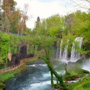 شلالات “دودين” وجهة متجددة للسائح العربي في تركيا