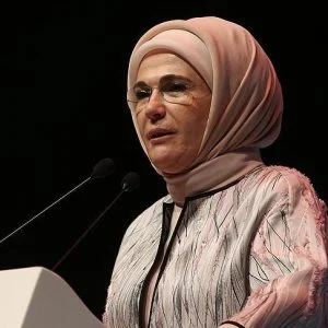 عقيلة أردوغان تحث نظيراتها على التعاون لوقف المجازر بحق الروهنغيا