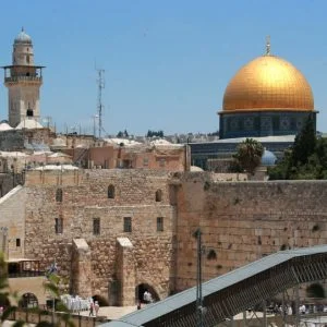 أول دولة تخفض التمثيل الدبلوماسي مع إسرائيل دعما للقدس