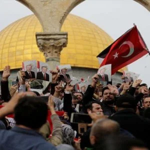 صور أردوغان حاضرة في مسيرات المسجد الأقصى