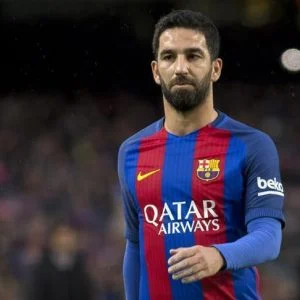 لاعب برشلونة التركي “طوران” ينتقد قرار ترامب حول القدس.