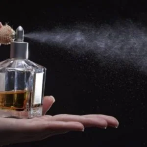 حيل رائعة لرائحة عطر تدوم طويلًا