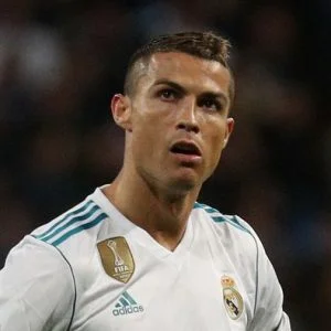 رونالدو يعتزم مغادرة ريال مدريد ويكشف سبب قراره المصيري