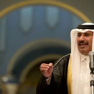 هكذا وصف حمد بن جاسم إطلاق الحوثيين صواريخ على السعودية