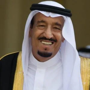 هكذا نشأ أبناء العاهل السعودي… مشاهد في بيت الملك سلمان (صور + فيديو)