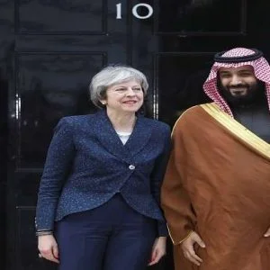 هدية غير متوقعة من ماي لمحمد بن سلمان