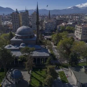 جامع قورشونلي.. آخر آثار المعماري العثماني سنان يقف متحديًا الزمن منذ عقود (صور)