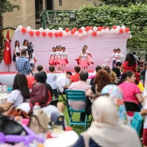 الجالية التركية بمصر تحتفل بيوم “الطفولة والسيادة الوطنية”