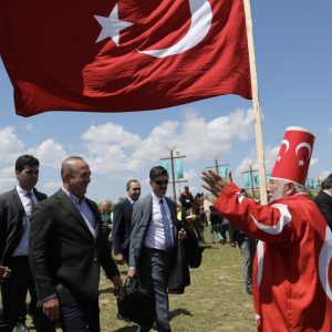 وزير الخارجية التركي يزور مهرجان “الرياضات التقليدية” بإسطنبول