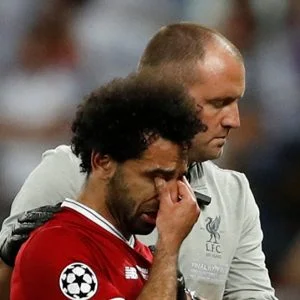 “تلفون مغلق” و”غضب مزدوج”… تفاصيل من داخل معسكر المنتخب بعد إصابة محمد صلاح