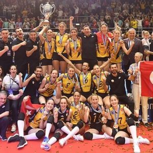 فريق “بنك وقف” التركي يحرز لقب أبطال أوروبا لكرة الطائرة للسيدات