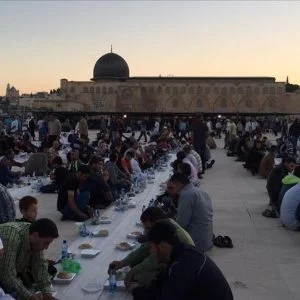 جمعية تركية تقيم إفطارا في المسجد الأقصى طوال رمضان