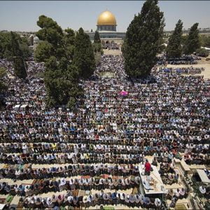 ‎280 ألفا يؤدون صلاة الجمعة الأخيرة من رمضان في المسجد الأقصى