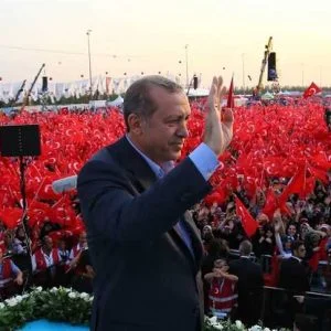 أردوغان يشارك الأحد في مسيرة على “جسر شهداء 15 تموز”