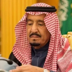 صحيفة اسرائيلية: الملك سلمان أبلغ واشنطن برفض “قرار ترامب” وأصدر أمرا عاجلا