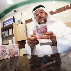 تواصل حملات دعم الليرة التركية بعدد من بلدان العالم