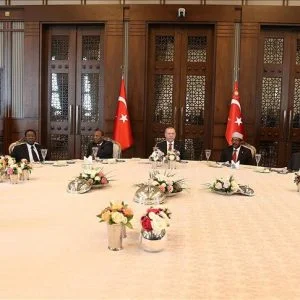 أردوغان يقيم مأدبة غداء على شرف زعماء الدول والأحزاب المدعويين لمؤتمر “العدالة والتنمية”