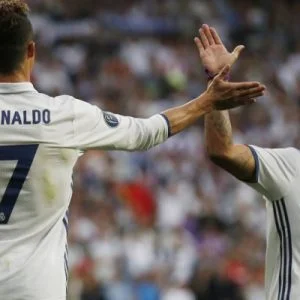 خبر صادم لعشاق ريال مدريد.. رونالدو يقنع لاعب بالرحيل إلى يوفنتوس