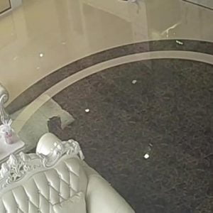فيديو لانفجار هاتف سامسونغ بجانب أم ورضيعها