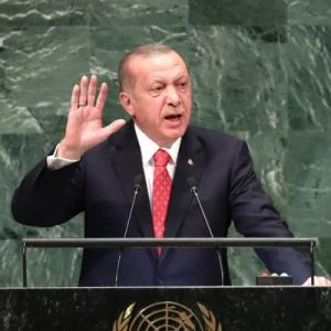 شاهد.. أردوغان يخرج من قاعة الأمم المتحدة أثناء كلمة ترمب