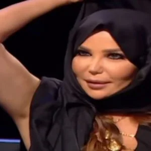 فنانة لبنانية عادت لارتداء الحجاب وجمهورها يعترض!