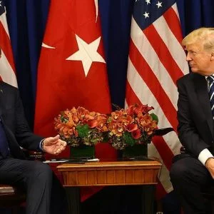 أردوغان وترامب يبحثان تطوير التنسيق المشترك في سوريا