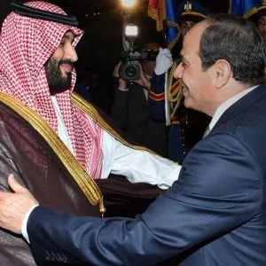 صورة لابن سلمان بمصر تثير غضب مغردين سعوديين