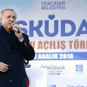 أردوغان يعلق علي احتجاجات “السترات الصفراء” في فرنسا