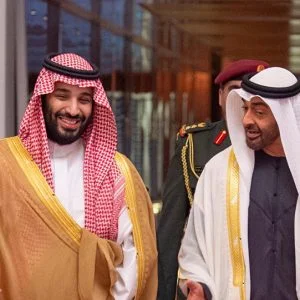 ابن سلمان وابن زايد داخل مطعم في الرياض… هكذا رد ولي العهد السعودي على أحد المواطنين (صور وفيديو)