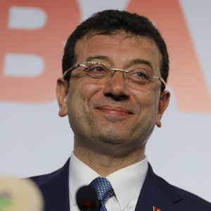 مرشح الشعب الجمهوري لرئاسة بلدية اسطنبول يطالب تسلميه رئاسة البلدية