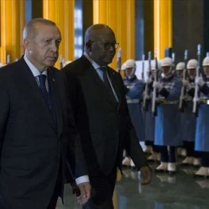 أردوغان يستقبل رسميًّا نظيره البوركيني