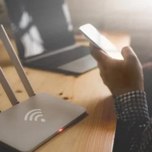 لديك ضيوف ولا تريد مشاركة كلمة السر؟ هكذا تلغي قفل شبكة Wi-Fi