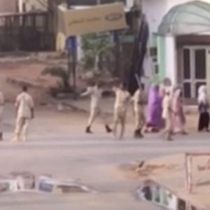 لقطات صادمة لفض الأمن السوداني اعتصام الخرطوم (شاهد)