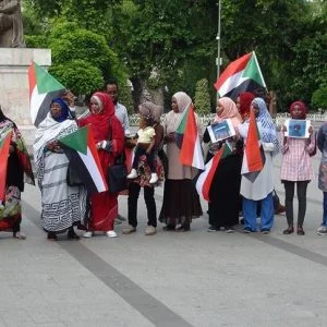 من تركيا.. سودانيون يوجهون رسالة للقوى السياسية في بلادهم