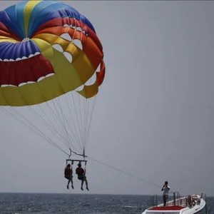 أنطاليا التركية تستقطب عشاق المغامرات المائية