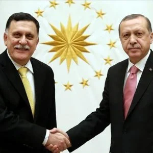 أردوغان يلتقي السراج .. هذا مابحثاه