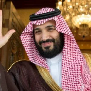 الفتاة السعودية صاحبة صورة احتضان محمد بن سلمان تكشف سبب تقبيله!!