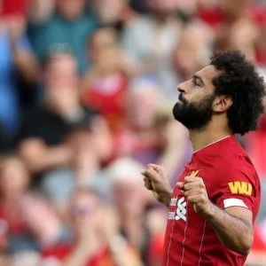 “اضحك يا ملك”… هكذا احتفل ليفربول بمحمد صلاح بعد هزيمة أرسنال