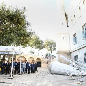 فيديو.. لحظات رعب تجتاح إسطنبول عقب الزلزال