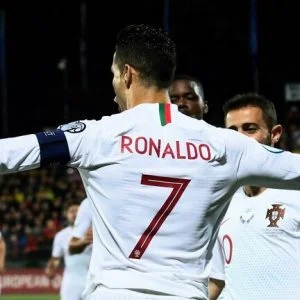 شاهد.. رونالدو يحرز “سوبر هاتريك” في تصفيات “يورو 2020”