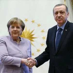 أردوغان وميركل يبحثان هاتفاً ملفات عدة أبررها الهجرة 