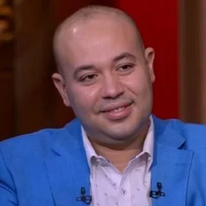 إعلامي مصري ينصب “فخا إعلاميا” باستضافته “نجل السيسي” (فيديو)