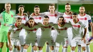 مسؤولون أتراك يهنئون المنتخب التركي