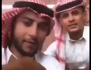 “أحدهما بصق على الشماغ”.. “شاهد” الفيديو الذي فجر غضب السعوديين واستنفر السلطات ضد مقيمين بالمملكة