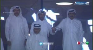 “شاهد” هذا ما فعله أمير قطر الوالد وحمد بن جاسم أثناء عزف النشيد الوطني السعودي