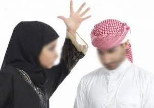 في الكويت.. امرأة شقّت وجه زوجها! ورجل فَقَدَ صوابه مع طليقته فسدد إليها 7 طعنات!!